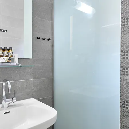 מלון Kazaviti 3*